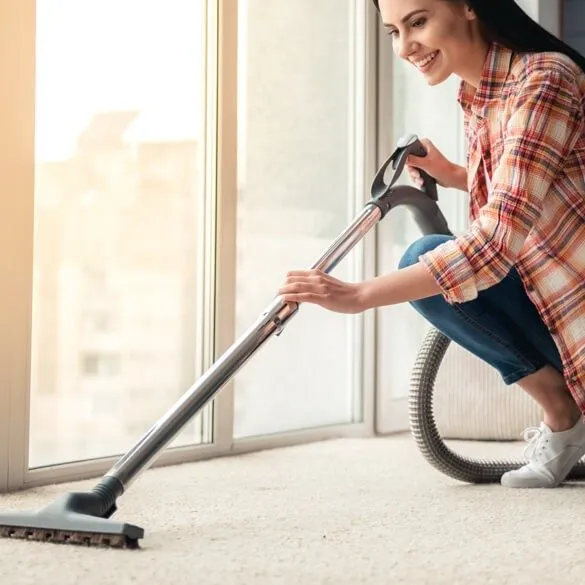 woman-clean-carpet